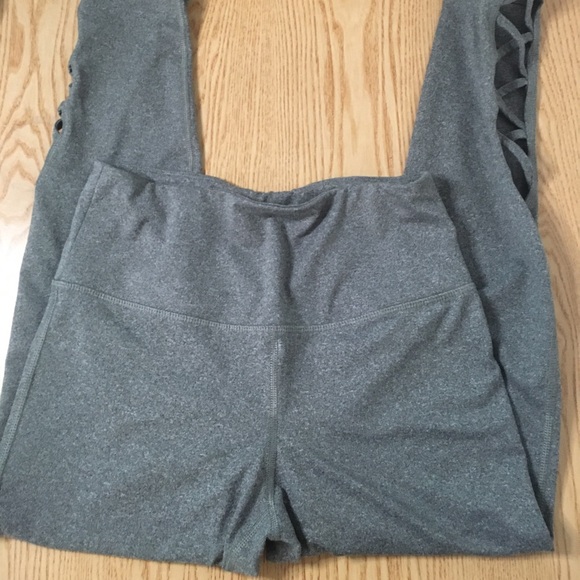 Women’s So Strappy Capri Leggings Stretchy Soft Gray Size Medium - Picture 4 of 7